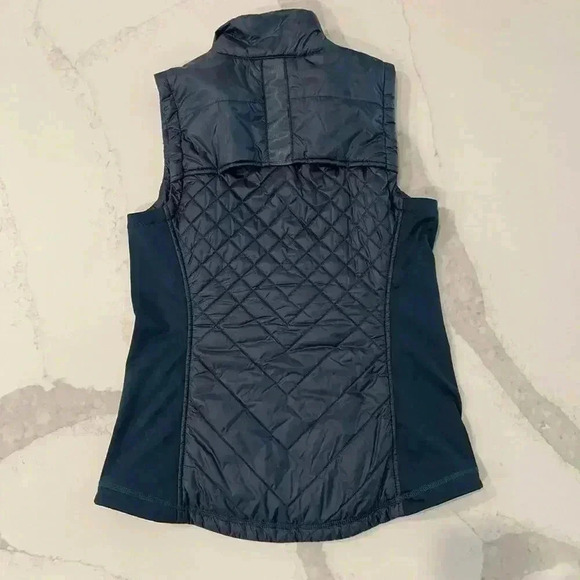 Athleta Rock Springs Quilted Vest Green Women’s Size Medium Petite Athleisure - Picture 8 of 9